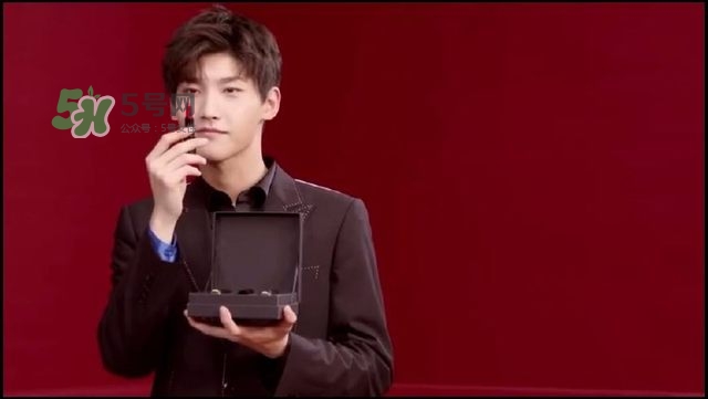 ������΢���õ�ʲô�ں죿�����ֿں�ɫ��